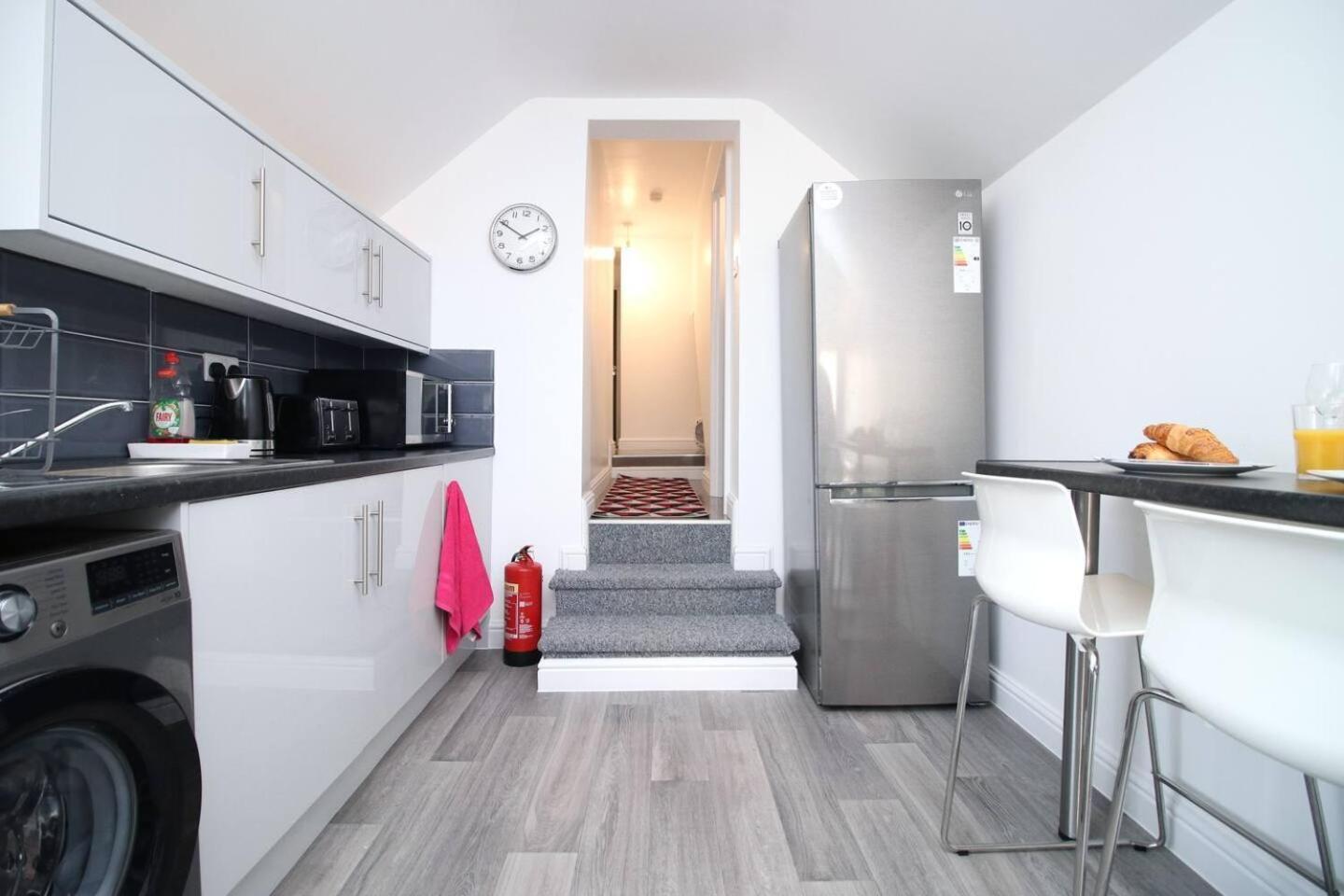 Modern Guesthouse, Fast Wi-Fi, Street Free Parking, Central, Fully Equipped Кардифф Экстерьер фото