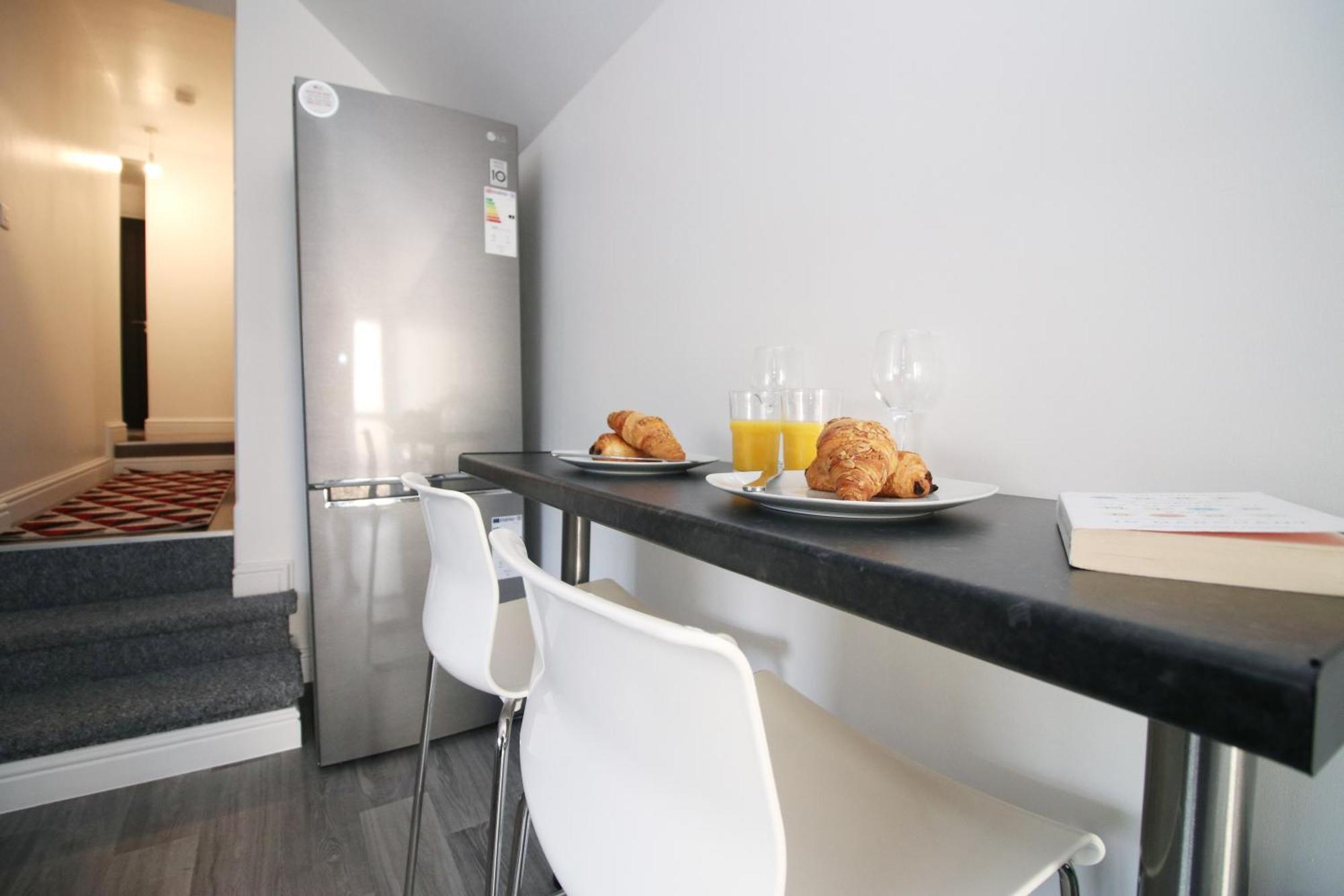Modern Guesthouse, Fast Wi-Fi, Street Free Parking, Central, Fully Equipped Кардифф Экстерьер фото