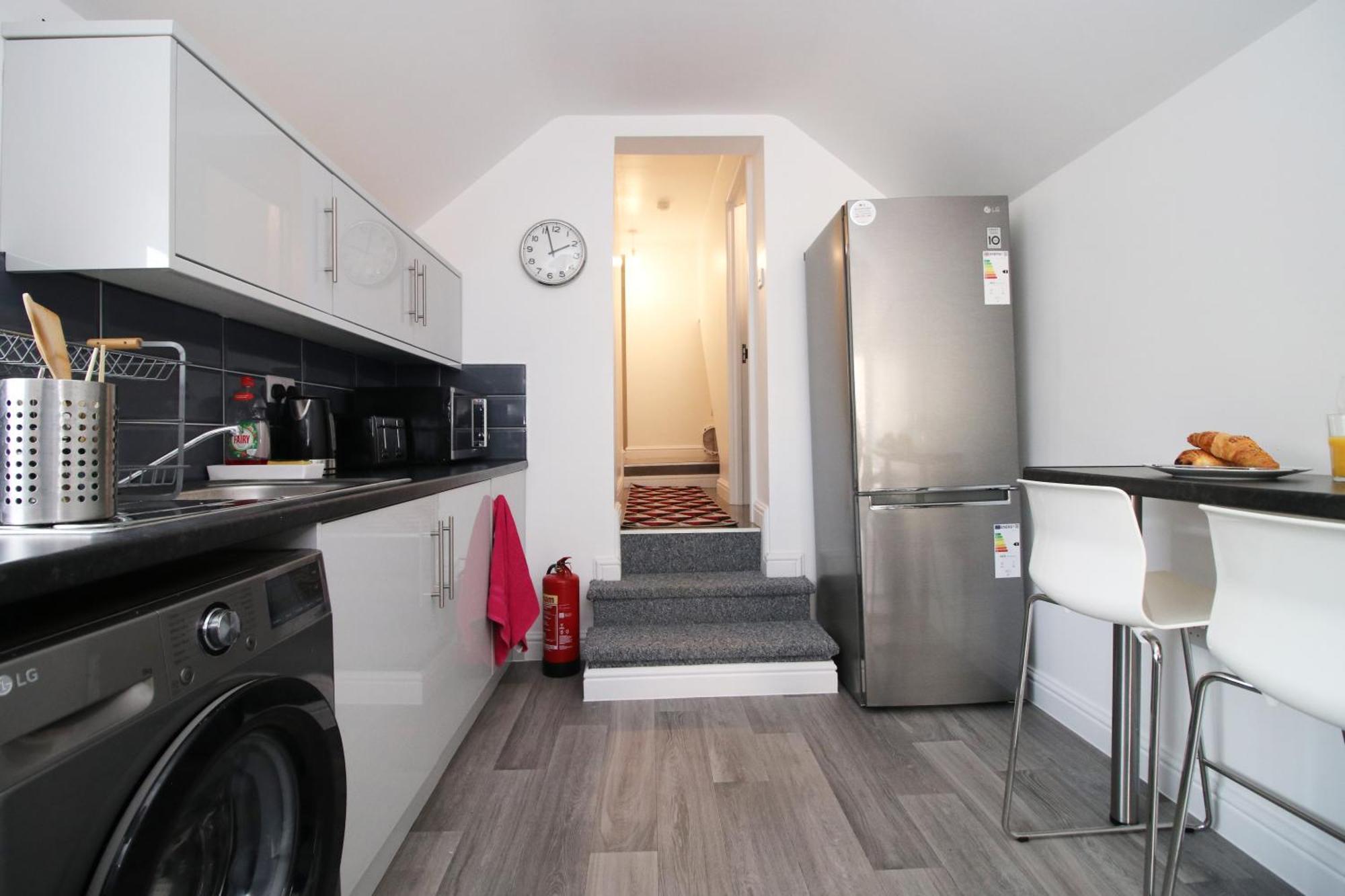 Modern Guesthouse, Fast Wi-Fi, Street Free Parking, Central, Fully Equipped Кардифф Экстерьер фото